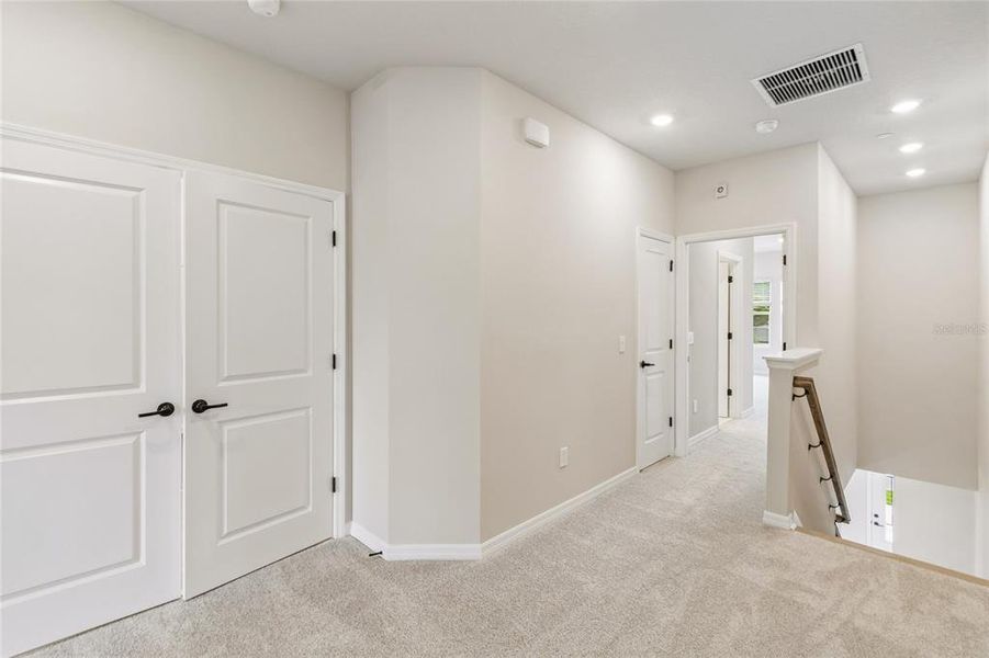 Spacious, unfurnished interior of a new home in , Orlando (Image 30).