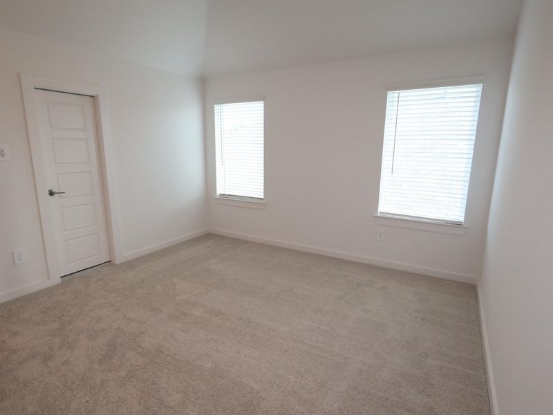 Spacious, unfurnished interior of a new home in Lone Star Landing, Montgomery (Image 18).