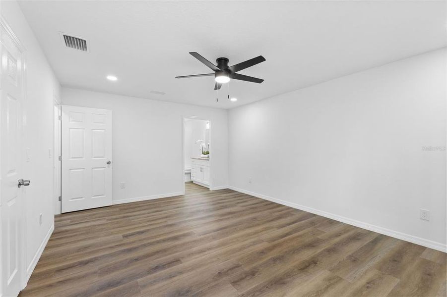 Spacious, unfurnished interior of a new home in , Bradenton (Image 21).