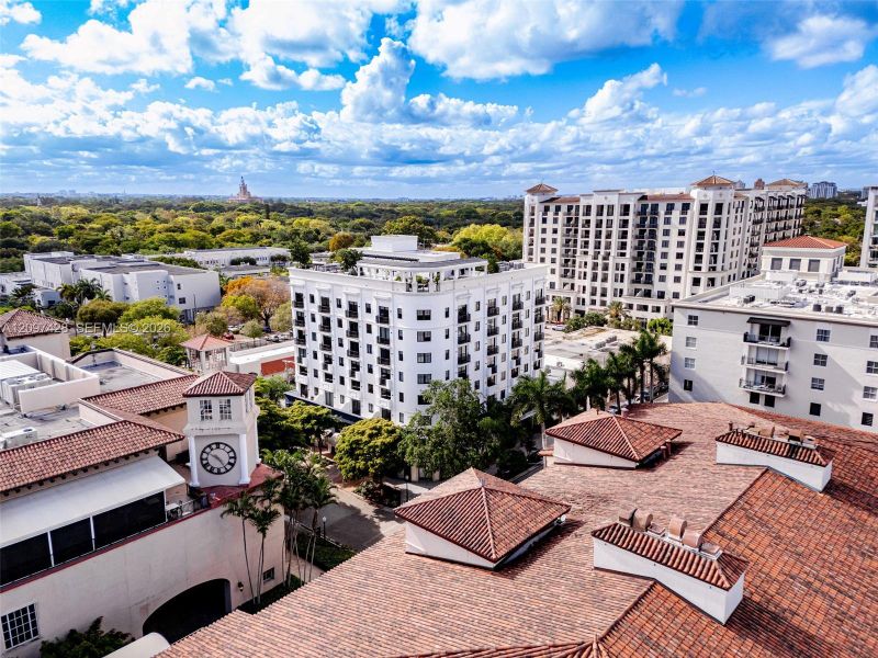Condo located in Coral Gables, FL showcasing its design and architecture (Image 4).