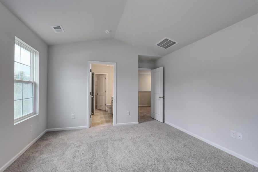 Spacious, unfurnished interior of a new home in Hainer Place, Conway (Image 22).