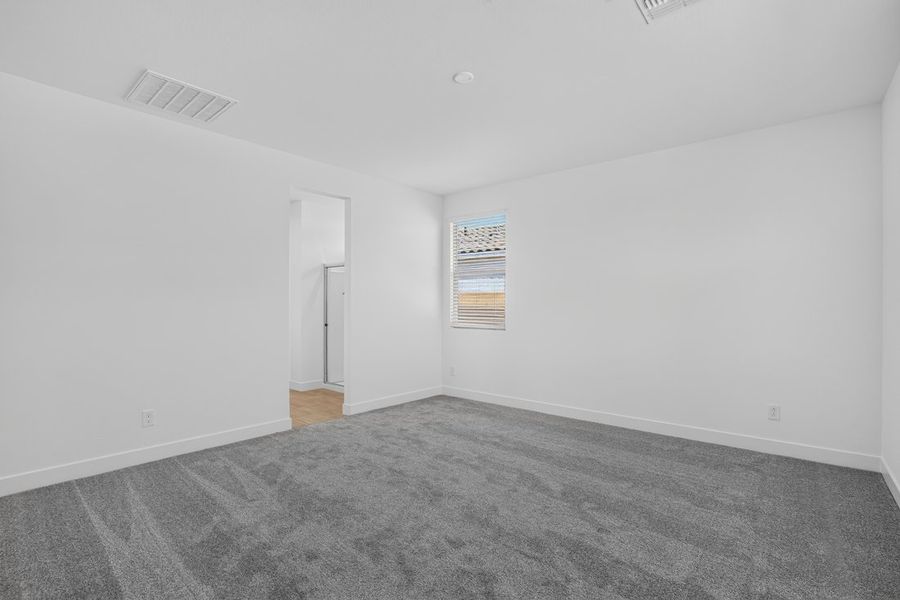 Spacious, unfurnished interior of a new home in Artisan at Asante, Surprise (Image 18).