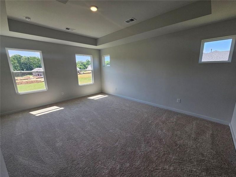 Spacious, unfurnished interior of a new home in Parkview Estates, Gainesville (Image 15).