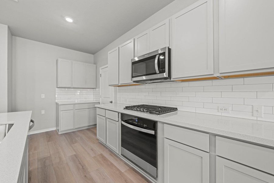 Beautiful finishes in Light & Bright Kitchen Beautiful finishes in Light & Bright Kitchen