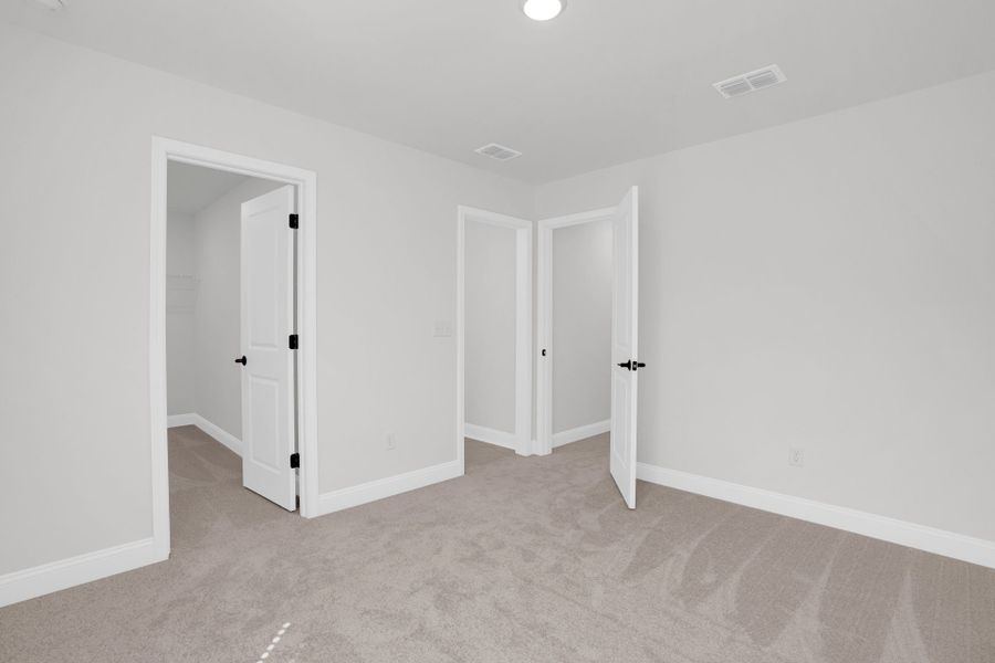 Spacious, unfurnished interior of a new home in Oakleaf Chase, Blythewood (Image 40).