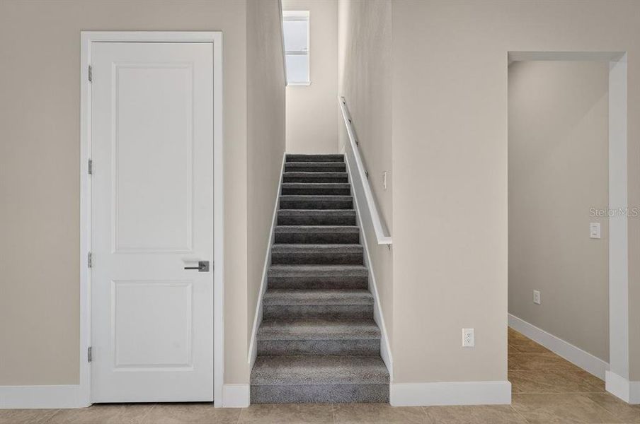 Spacious, unfurnished interior of a new home in Gray Hawk at Hole Two, Daytona Beach (Image 24).