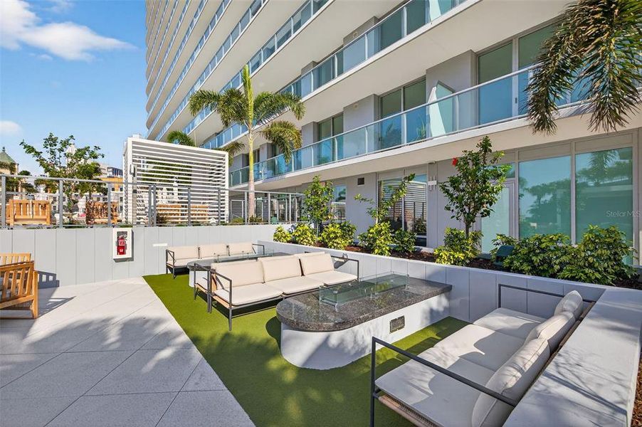 Condo located in St. Petersburg, FL showcasing its design and architecture (Image 4). Condo located in St. Petersburg, FL showcasing its design and architecture (Image 4).