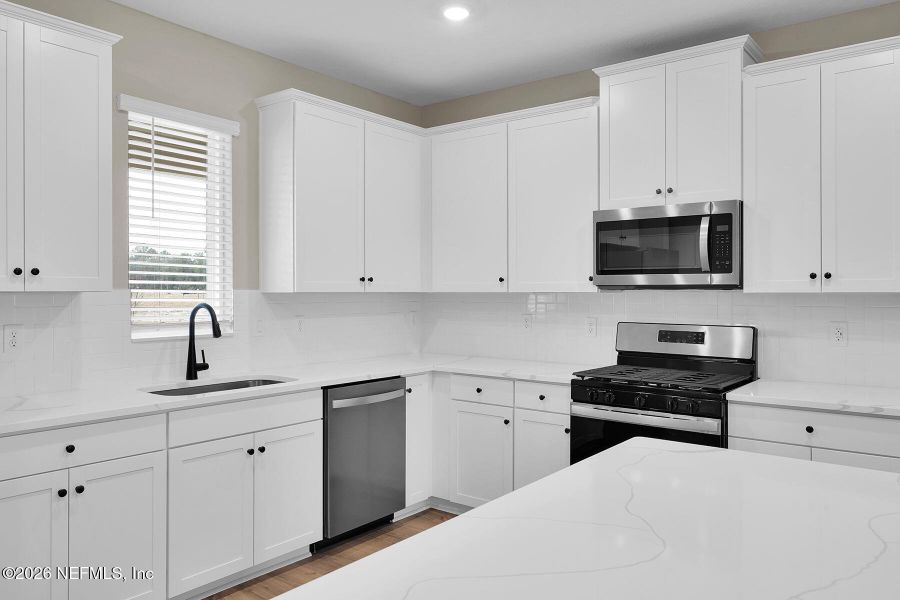 Furnished interior view inside a new home in Jennings Farm, Middleburg (Image 10).