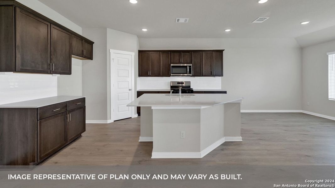 Furnished interior view inside a new home in Sonoma Oaks, Fredericksburg (Image 4).