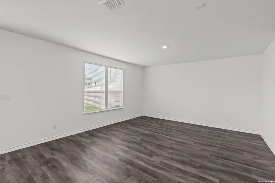 Spacious, unfurnished interior of a new home in The Overlook at Creekside, New Braunfels (Image 21).