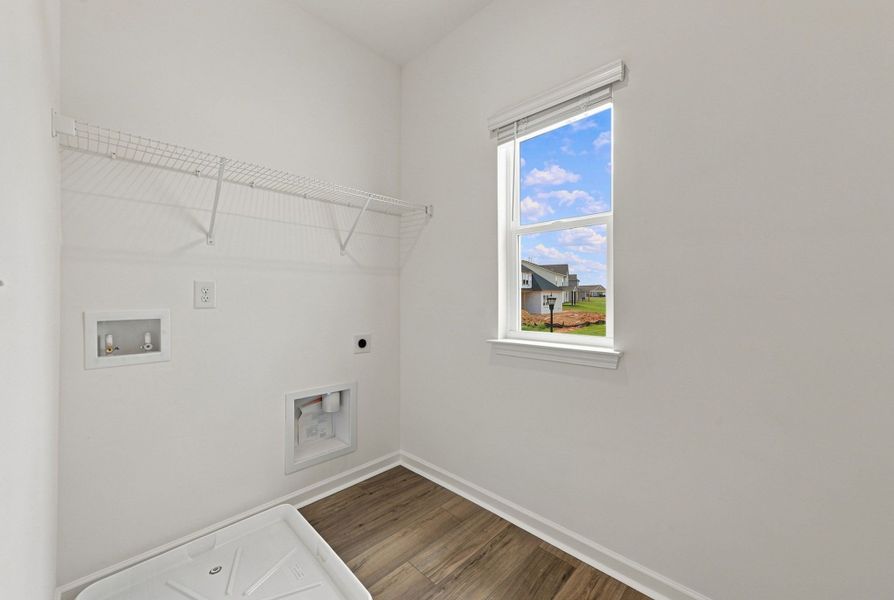 Spacious, unfurnished interior of a new home in The Oaks, Clarksville (Image 31).