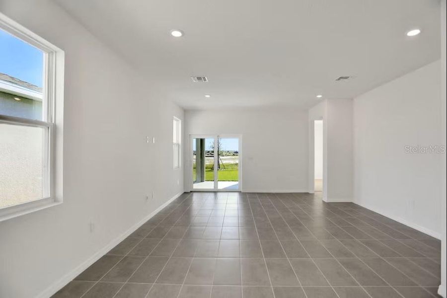 Spacious, unfurnished interior of a new home in Turnleaf, Punta Gorda (Image 15).