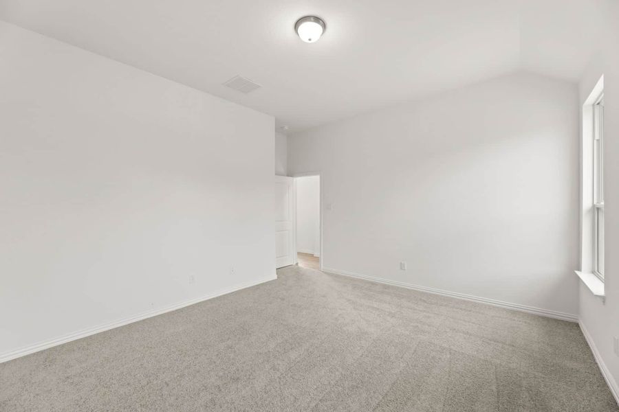 Representative unfurnished interior of a home built from the Blackburn by UnionMain Homes in Reunion, Rhome (Image 23).