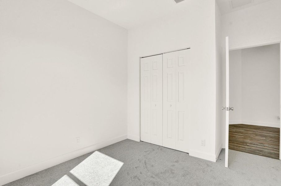 Spacious, unfurnished interior of a new home in , Lantana (Image 9).