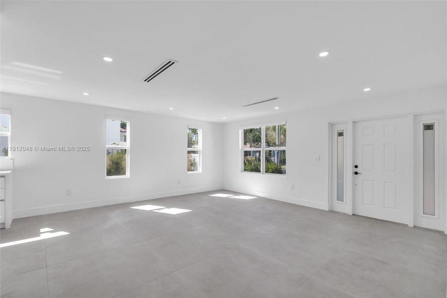Spacious, unfurnished interior of a new home in , West Palm Beach (Image 33).