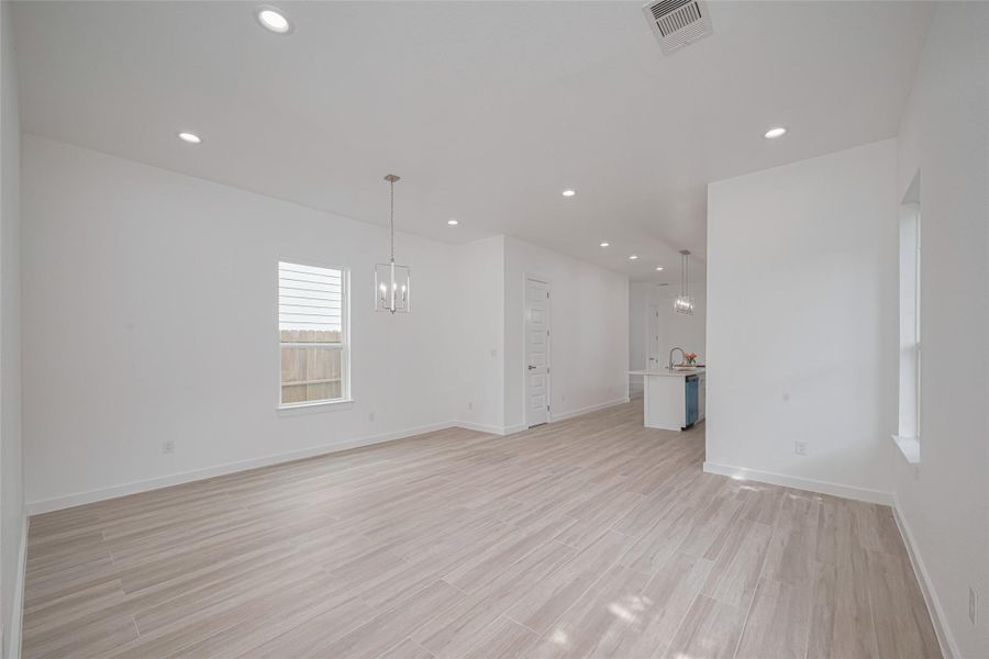 Spacious, unfurnished interior of a new home in , Houston (Image 34).