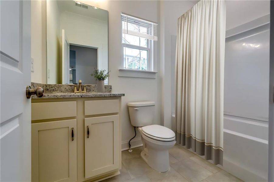 Furnished interior view inside a new home in , Dallas (Image 7).