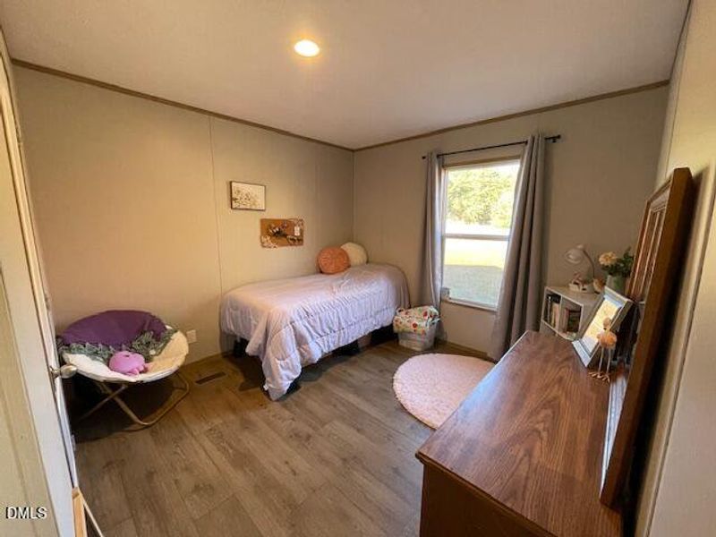 IMG_7032 (1) IMG_7032 (1)