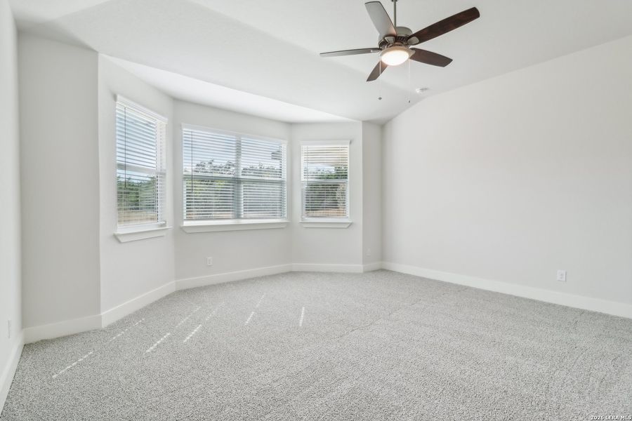 Spacious, unfurnished interior of a new home in Comanche Ridge, San Antonio (Image 32).