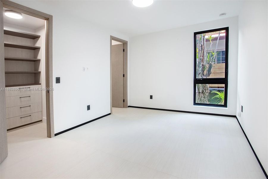 Spacious, unfurnished interior of a new home in , Miami (Image 21).