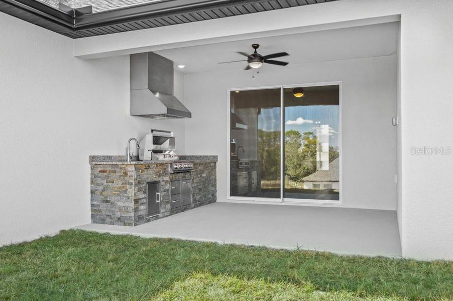 Exterior details and patio area of a home in , Fruitland Park (Image 3).