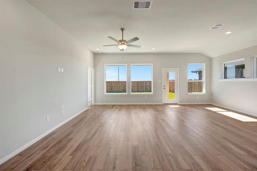 Spacious, unfurnished interior of a new home in The Grand Prairie 50’, Hockley (Image 27).