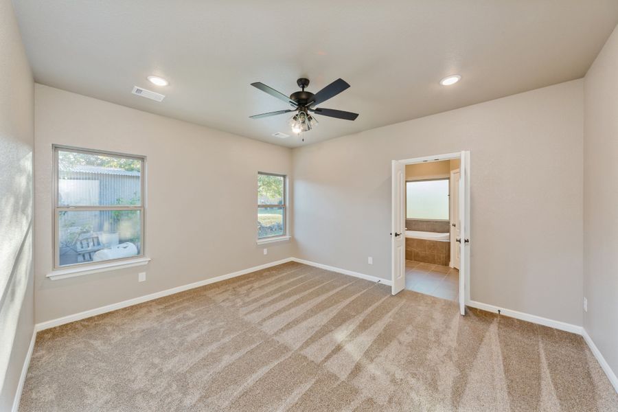 Representative unfurnished interior of a home built from the The Campbell by Doug Parr Custom Homes in Fair Oaks, Runaway Bay (Image 25). Representative unfurnished interior of a home built from the The Campbell by Doug Parr Custom Homes in Fair Oaks, Runaway Bay (Image 25).