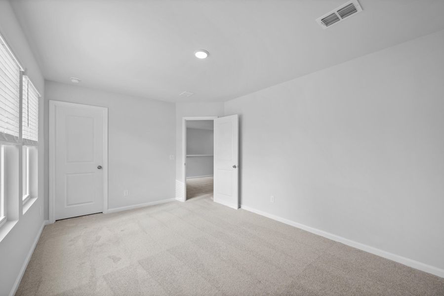 Spacious, unfurnished interior of a new home in , Summerville (Image 26).