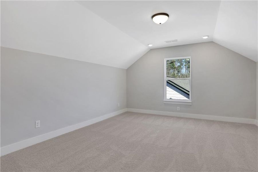 Spacious, unfurnished interior of a new home in Cambridge, Flowery Branch (Image 28).
