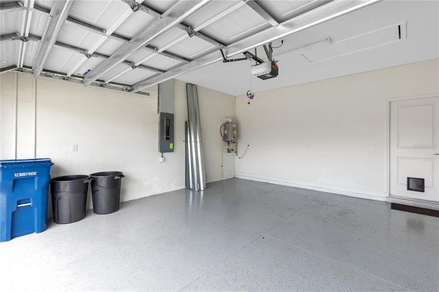 Spacious, unfurnished interior of a new home in , Bradenton (Image 17).