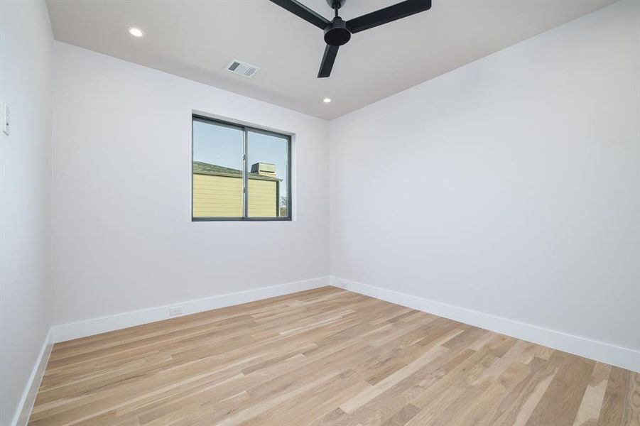 Spacious, unfurnished interior of a new home in , Dallas (Image 38).