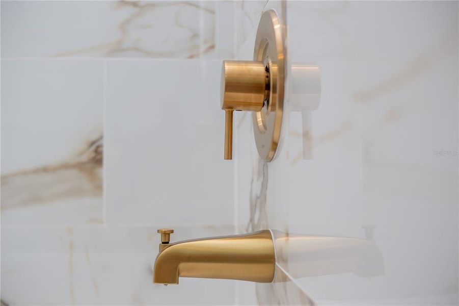 Close-up of interior finishes inside a home in , Lake Wales (Image 28).