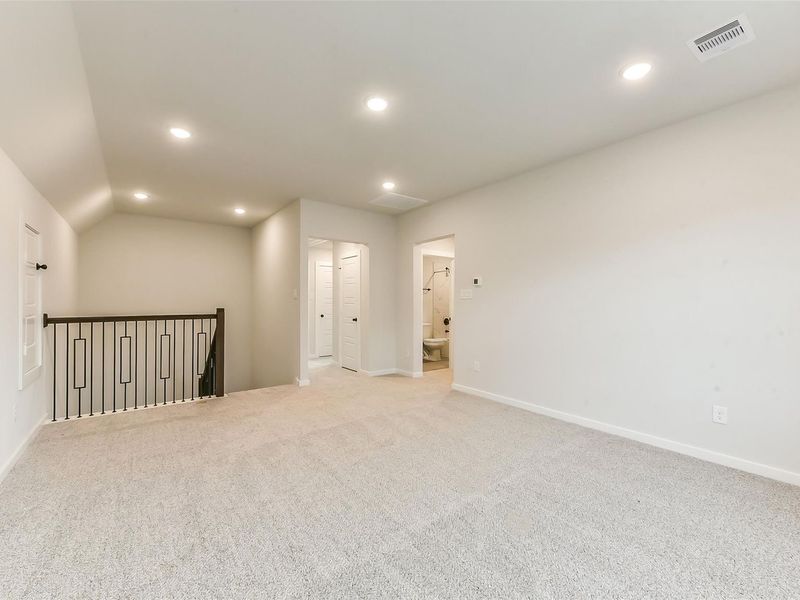 Spacious, unfurnished interior of a new home in Sundance Cove, Crosby (Image 47).