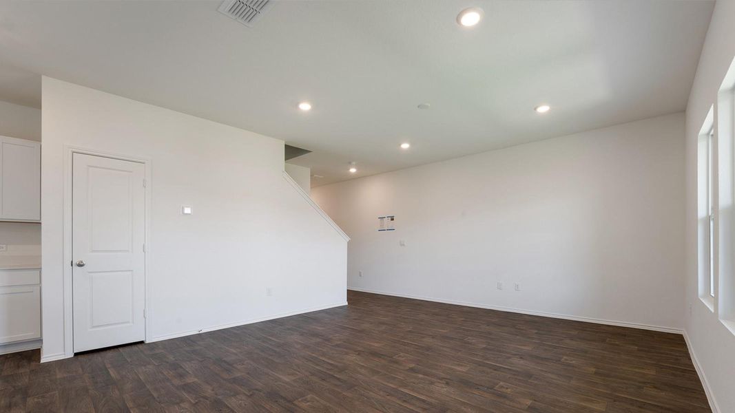 Spacious, unfurnished interior of a new home in Durango, Mustang Ridge (Image 16).