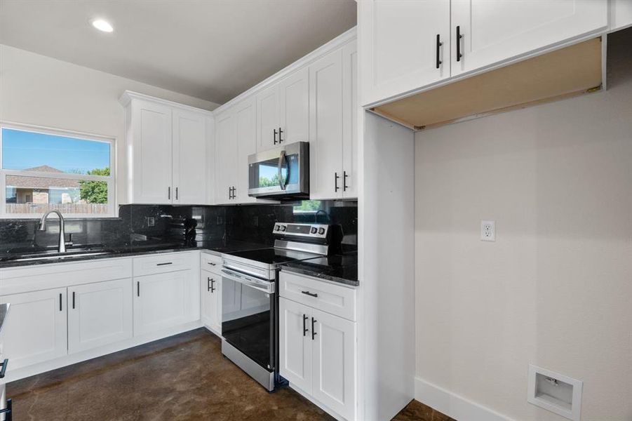 Furnished interior view inside a new home in , Hico (Image 11).