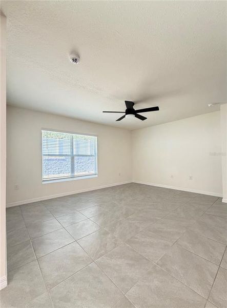Spacious, unfurnished interior of a new home in Deer Path, Ocala (Image 15).