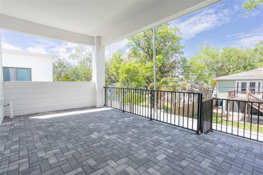 Exterior details and patio area of a home in , St. Petersburg (Image 28).