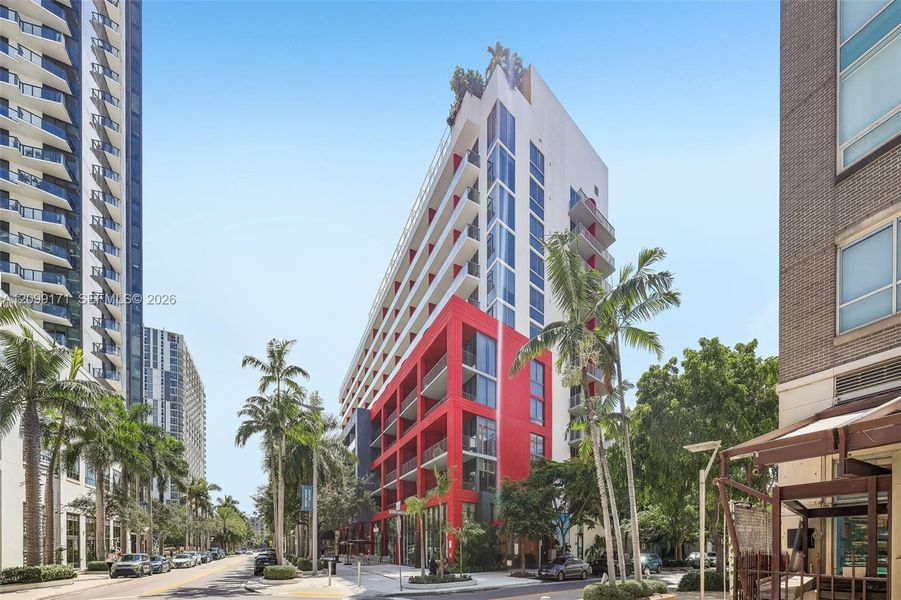 Condo located in Miami, FL showcasing its design and architecture (Image 22).