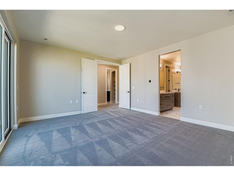 Spacious, unfurnished interior of a new home in Baseline, Broomfield (Image 22).