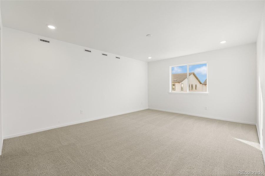 Spacious, unfurnished interior of a new home in Harvest Crossing, Aurora (Image 25).