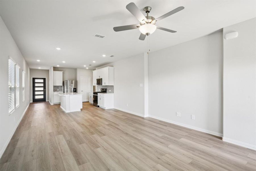 Photo is not of the actual home, but is an inspirational photo of builder’s model home and may depict options, furnishings, and/or decorator features that are not included. Photo is not of the actual home, but is an inspirational photo of builder’s model home and may depict options, furnishings, and/or decorator features that are not included.