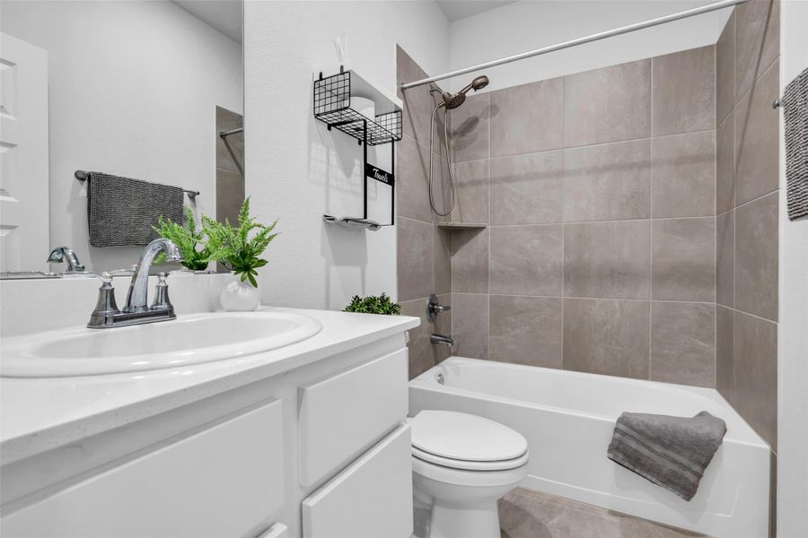 Furnished interior view inside a new home in Westridge Cove 40′, Conroe (Image 12).