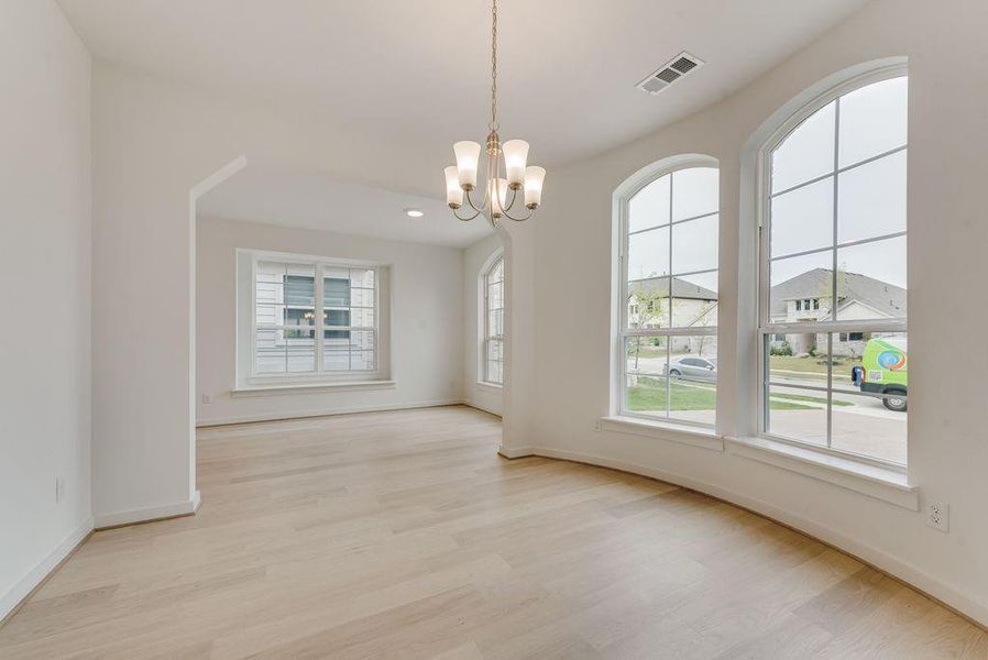 Spacious, unfurnished interior of a new home in Monterra, Fate (Image 24).