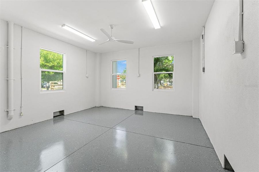 Spacious, unfurnished interior of a new home in , Tampa (Image 29).