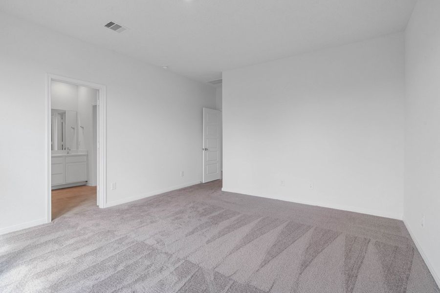Spacious, unfurnished interior of a new home in Davina, Rosenberg (Image 18).