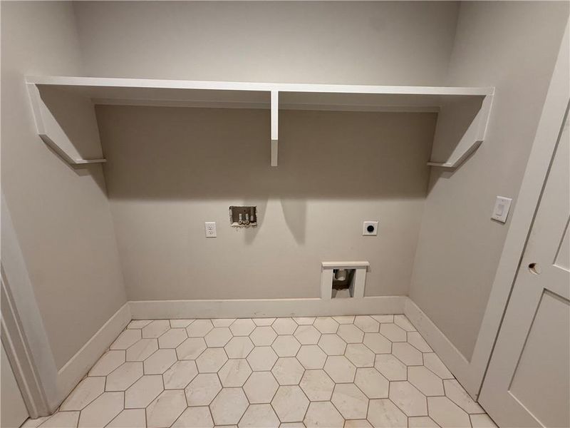 Spacious, unfurnished interior of a new home in , Athens (Image 8).