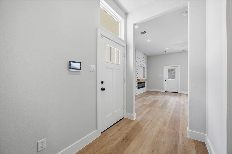 Spacious, unfurnished interior of a new home in , Houston (Image 21).