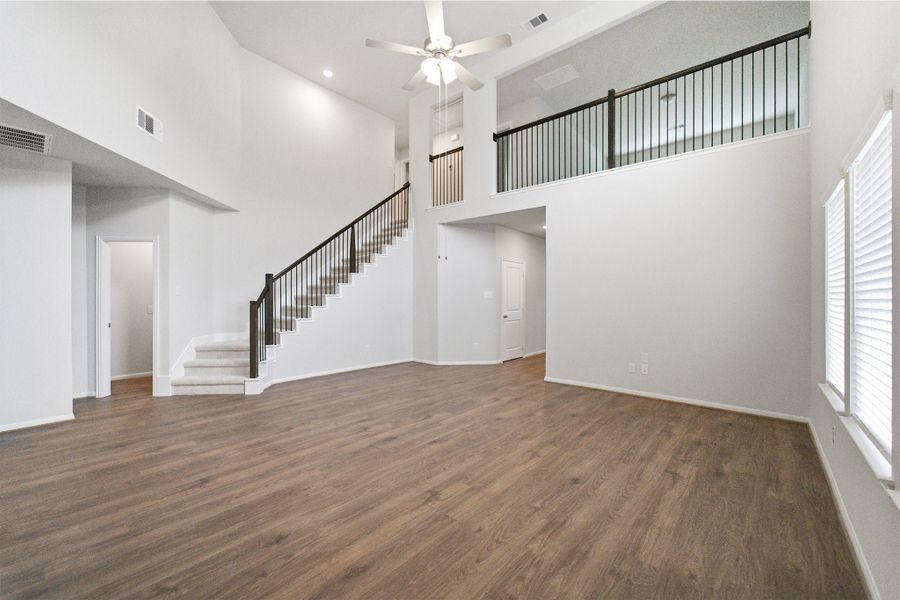 Spacious, unfurnished interior of a new home in Pearlbrook, Texas City (Image 18).