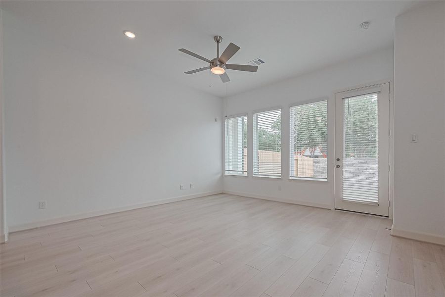 Spacious, unfurnished interior of a new home in Regents Court, Houston (Image 22).
