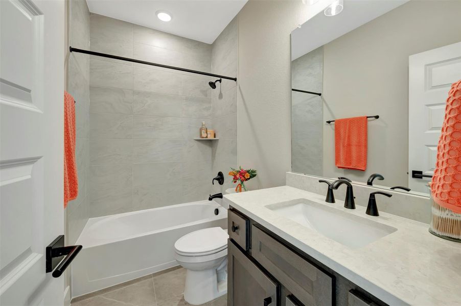 Furnished interior view inside a new home in Retreat at Oak Park, Houston (Image 22).